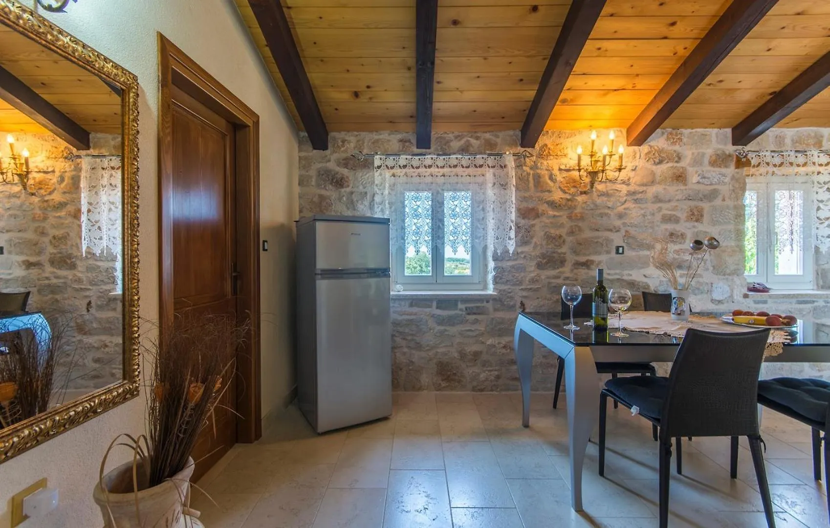 Stone House Meri With Shared Pool Kadumi ゲストハウス